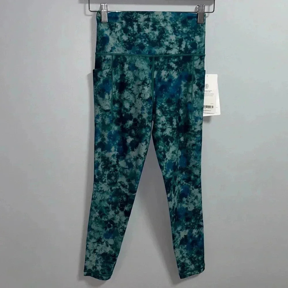 Athleta Salutation Stash Pocket Printed 7/8 Tight
